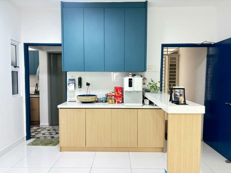 Dry Kitchen with Bar Table