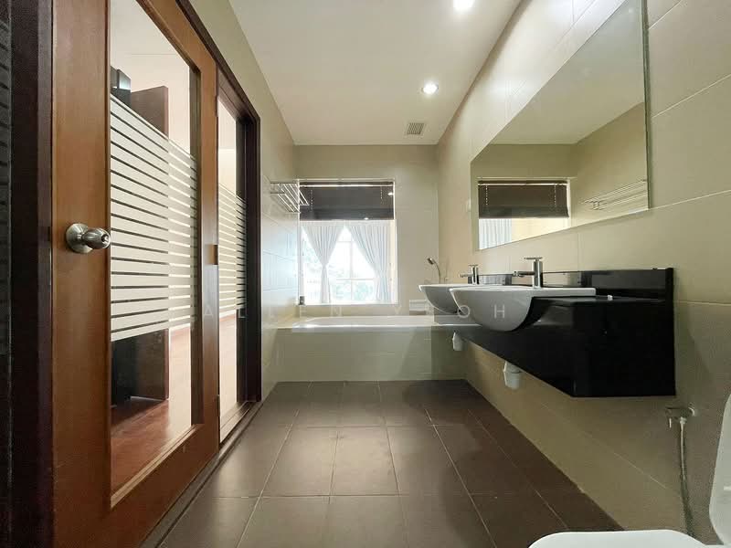 Condominium for Sale at Hillcrest Residences - Allen Yeoh - Bathroom - PropertyGuru.com.my