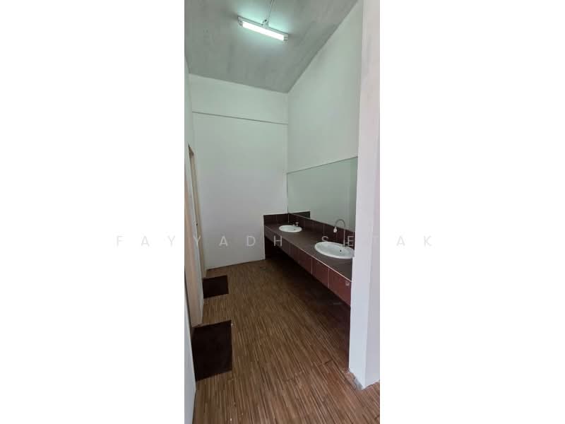 Shop / Office for Rent in Bandar Baru Bangi (Selangor) - Fayyadh Setak - Bathroom - PropertyGuru.com.my