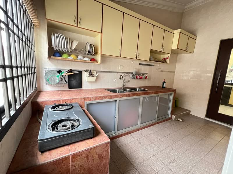 Rumah Teres 1.5 Tingkat untuk Disewa di Taman Pelangi Indah (Ulu Tiram) - Tommy Tai - Kitchen - PropertyGuru.com.my