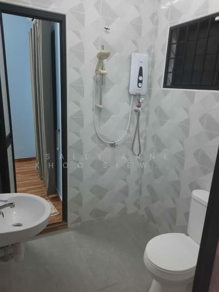 Rumah Teres 2 Tingkat untuk Dijual di Taman Wawasan (Puchong) - Sally Anne Khoo Siew bee - Bathroom - PropertyGuru.com.my