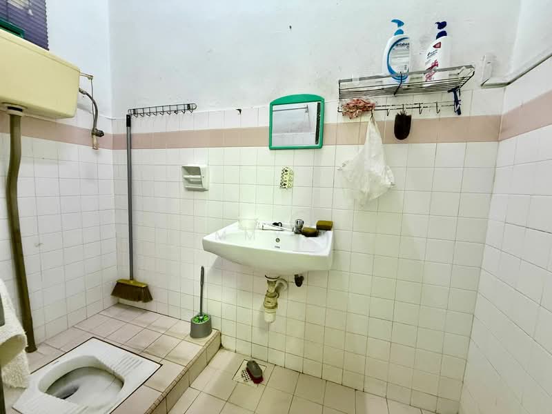 2-storey Terraced House for Sale in Taman Ungku Tun Aminah (Skudai) - Tommy Tai - Bathroom - PropertyGuru.com.my