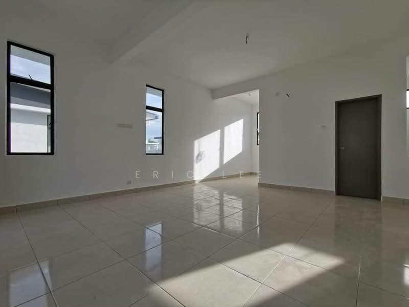 Cluster House for Sale in Taman Mutiara Mas (Skudai) - Eric Lee - Living Room - PropertyGuru.com.my