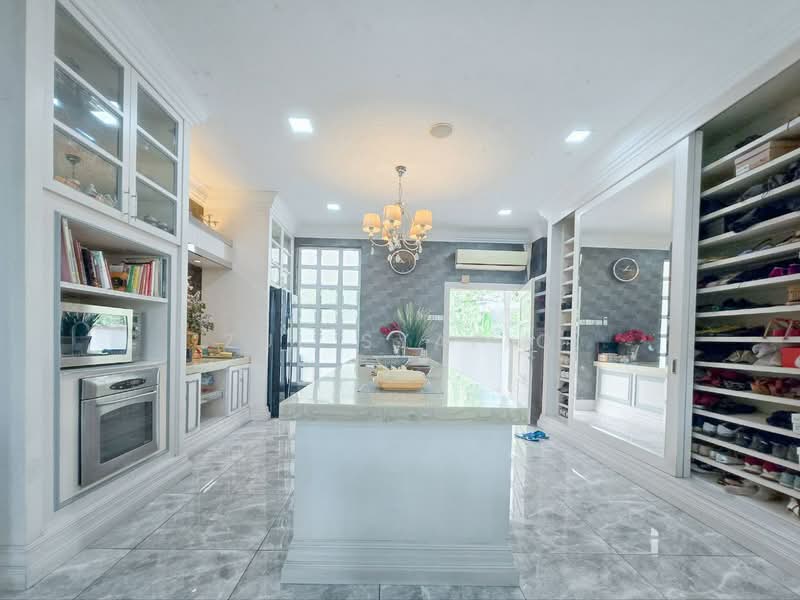 Rumah Banglo untuk Dijual di Seksyen 8 (Shah Alam) - Zul Syafiq - Kitchen - PropertyGuru.com.my