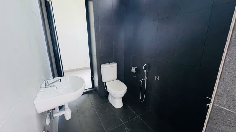 2-storey Terraced House for Sale in Taman Mount Austin (Tebrau) - Joyce Tan - Bathroom - PropertyGuru.com.my