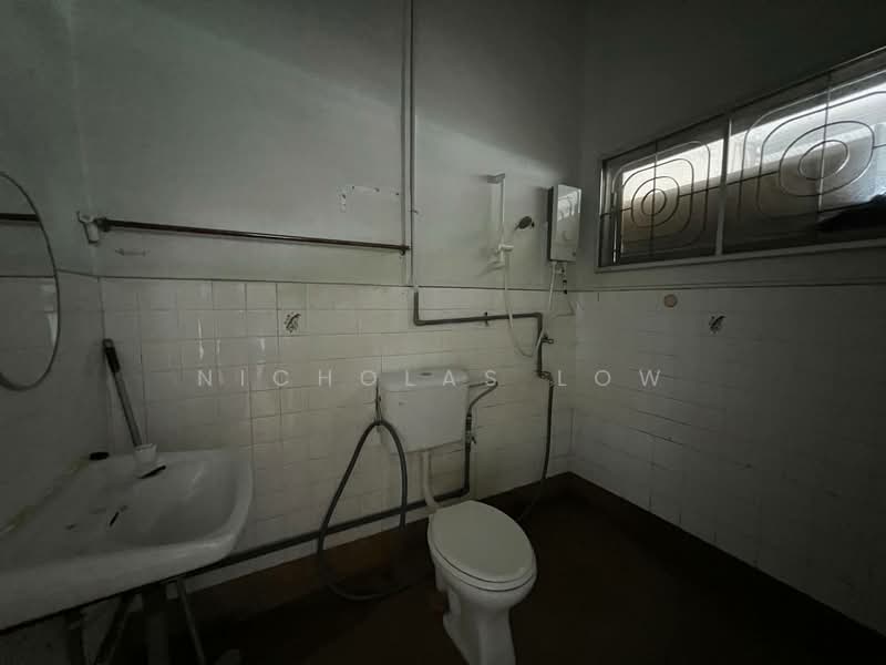 2-storey Terraced House for Rent in Skudai (Johor) - Nicholas Low - Bathroom - PropertyGuru.com.my