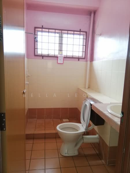 2-storey Terraced House for Sale in Rawang (Selangor) - Bella Leong - Bathroom - PropertyGuru.com.my