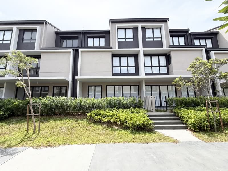 3-storey Terraced House for Sale in Taman Bukit Serdang (Seri Kembangan) - Lewis Tam - Exterior - PropertyGuru.com.my