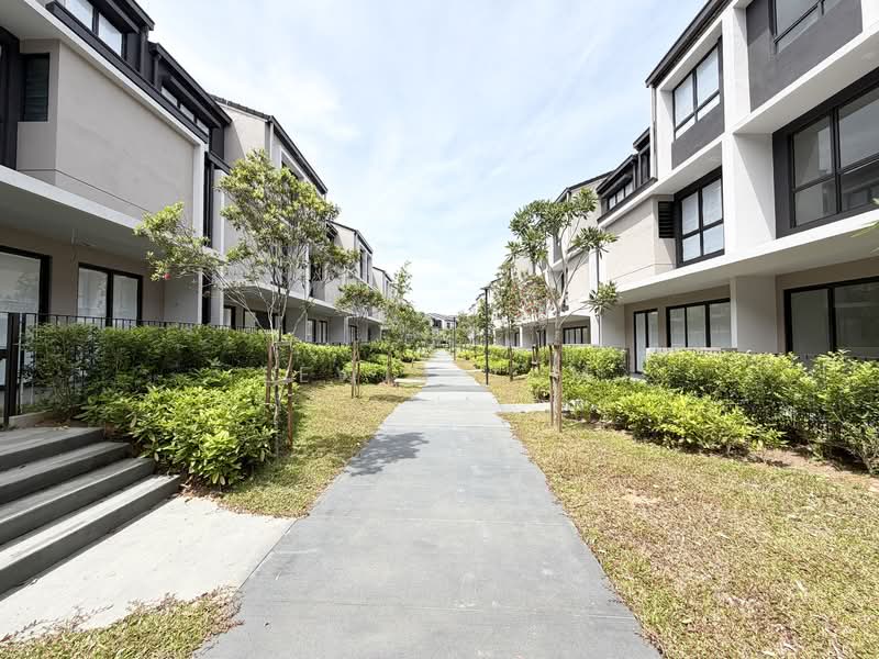 3-storey Terraced House for Sale in Taman Bukit Serdang (Seri Kembangan) - Lewis Tam - Exterior - PropertyGuru.com.my