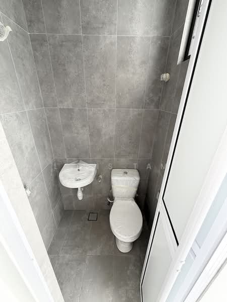 3-storey Terraced House for Sale in Taman Bukit Serdang (Seri Kembangan) - Lewis Tam - Bathroom - PropertyGuru.com.my