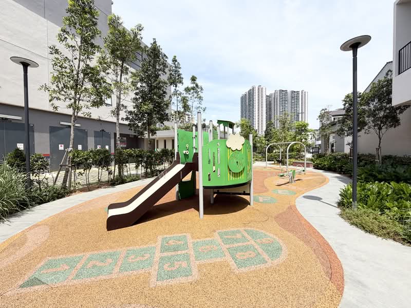 3-storey Terraced House for Sale in Taman Bukit Serdang (Seri Kembangan) - Lewis Tam - PropertyGuru.com.my