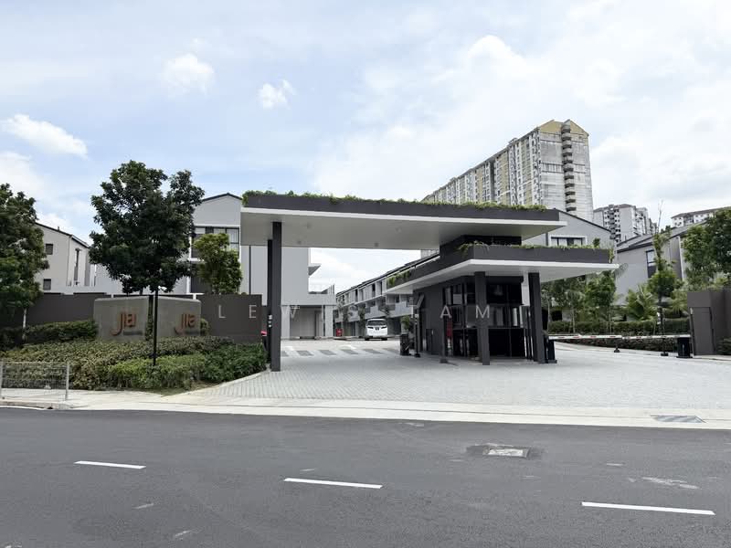 3-storey Terraced House for Sale in Taman Bukit Serdang (Seri Kembangan) - Lewis Tam - PropertyGuru.com.my