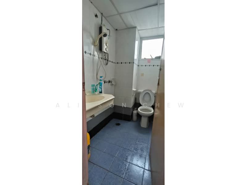 Kondominium untuk Dijual di U Garden Resort Condominium - Alisson Chew - Bathroom - PropertyGuru.com.my