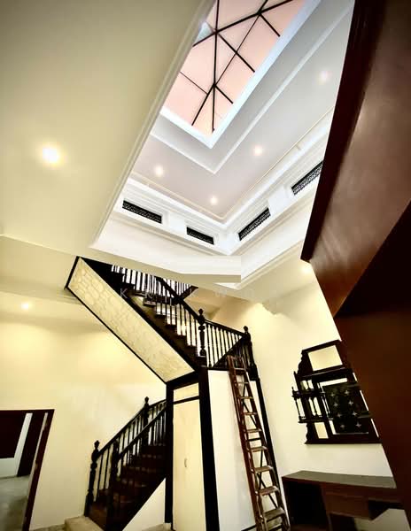 For Rent - Jalan Sultan Ahmad Shah Corner Beachfront Commercial Property. (