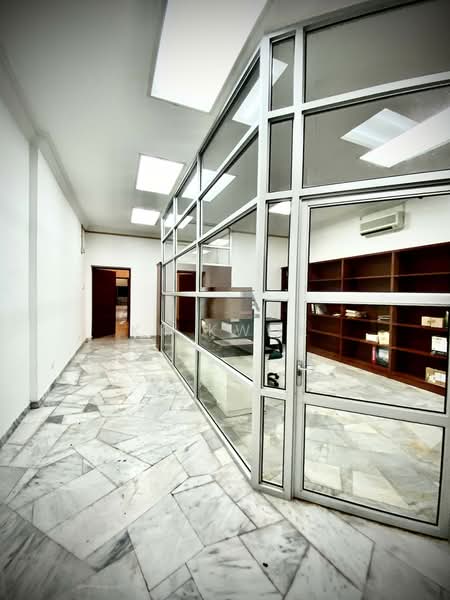 For Rent - Jalan Sultan Ahmad Shah Corner Beachfront Commercial Property. (