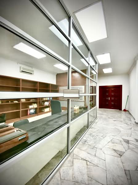 For Rent - Jalan Sultan Ahmad Shah Corner Beachfront Commercial Property. (