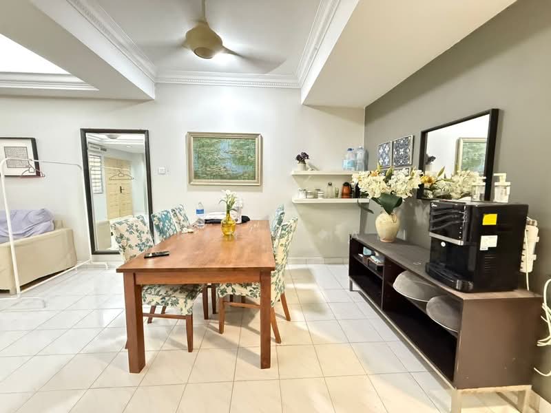 Rumah Teres 2 Tingkat untuk Dijual di Seksyen 8 (Kota Damansara) - Imran Ismadi - Dining Room - PropertyGuru.com.my