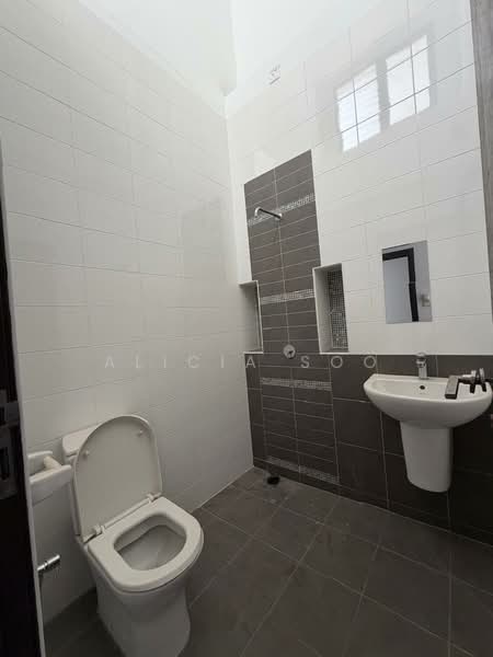 Rumah Teres 2 Tingkat untuk Dijual di Denai Alam (Shah Alam) - Alicia Soo - Bathroom - PropertyGuru.com.my