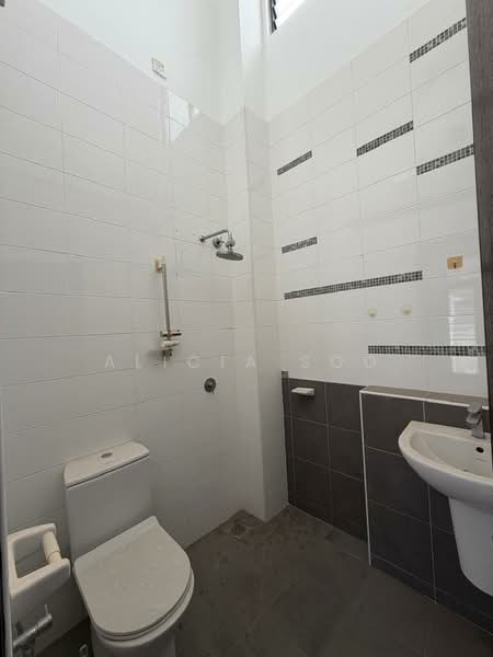 Rumah Teres 2 Tingkat untuk Dijual di Denai Alam (Shah Alam) - Alicia Soo - Bathroom - PropertyGuru.com.my