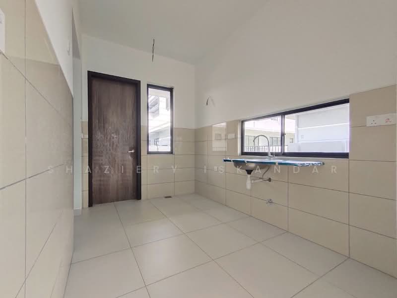 Rumah Berkembar untuk Dijual di Elmina (Shah Alam) - Shaziery Iskandar - Kitchen - PropertyGuru.com.my
