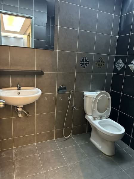 Servis Apartment untuk Dijual di The Zizz @ Damansara North - Elaine Yap - Bathroom - PropertyGuru.com.my