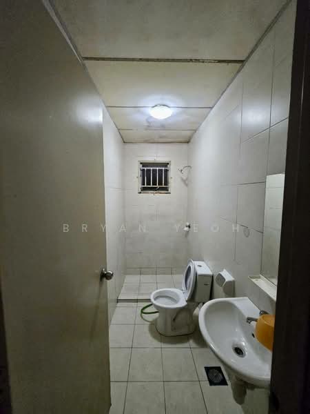 Apartment for Sale at Radius Residence - Bryan Yeoh - Bathroom - PropertyGuru.com.my