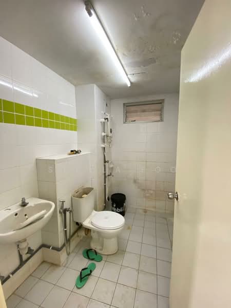 Kondominium untuk Dijual di Cyberia Crescent 1 - Stella Foo - Bathroom - PropertyGuru.com.my