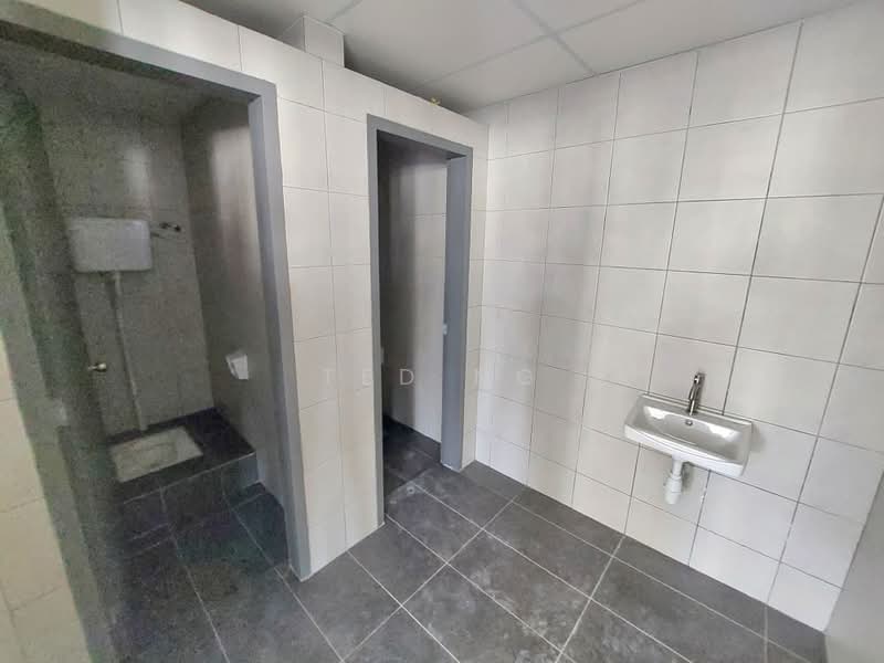 Factory for Sale in Saujana Rawang (Rawang) - Ted Ng - Bathroom - PropertyGuru.com.my
