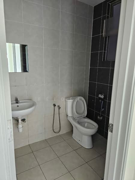 Service Residence for Sale at The Zizz @ Damansara North - PeiGee . - Bathroom - PropertyGuru.com.my
