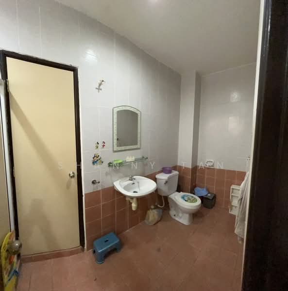 Semi-Detached House for Sale in Sungai Long (Bandar Sungai Long) - Shanny Tan - Bathroom - PropertyGuru.com.my