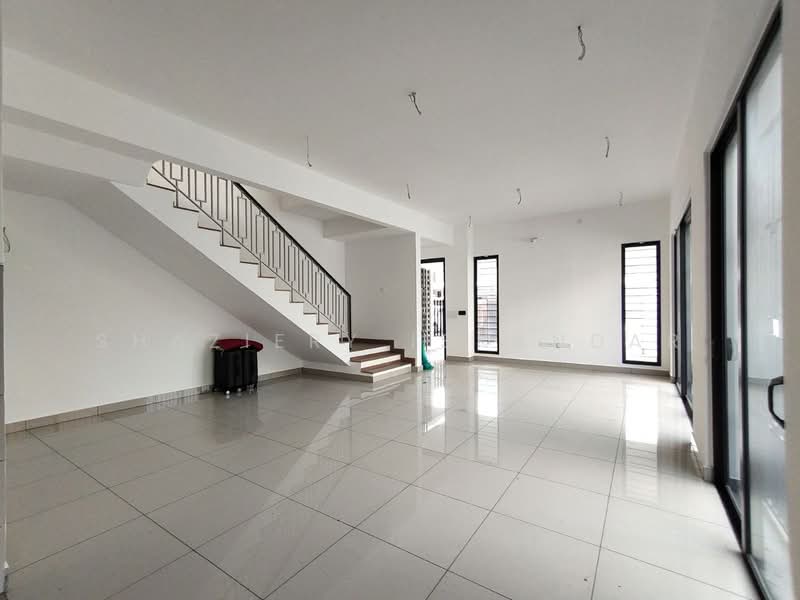 2-storey Terraced House for Sale in Elmina (Shah Alam) - Shaziery Iskandar - Living Room - PropertyGuru.com.my