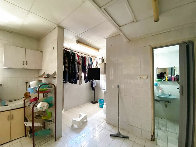 2-storey Terraced House for Sale in Seksyen 9 (Shah Alam) - Muhammad Iqmal Rahiman - Kitchen - PropertyGuru.com.my