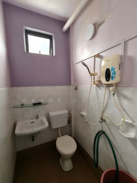 Rumah Flat untuk Disewa di Taman Daya - Jalan Nibong 14 - Grace Chiew - Bathroom - PropertyGuru.com.my