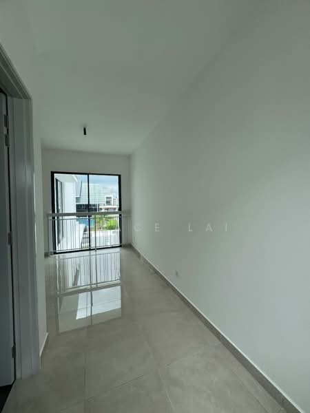 Rumah Teres 2 Tingkat untuk Disewa di Telok Panglima Garang (Selangor) - Grace Lai - Corridor - PropertyGuru.com.my