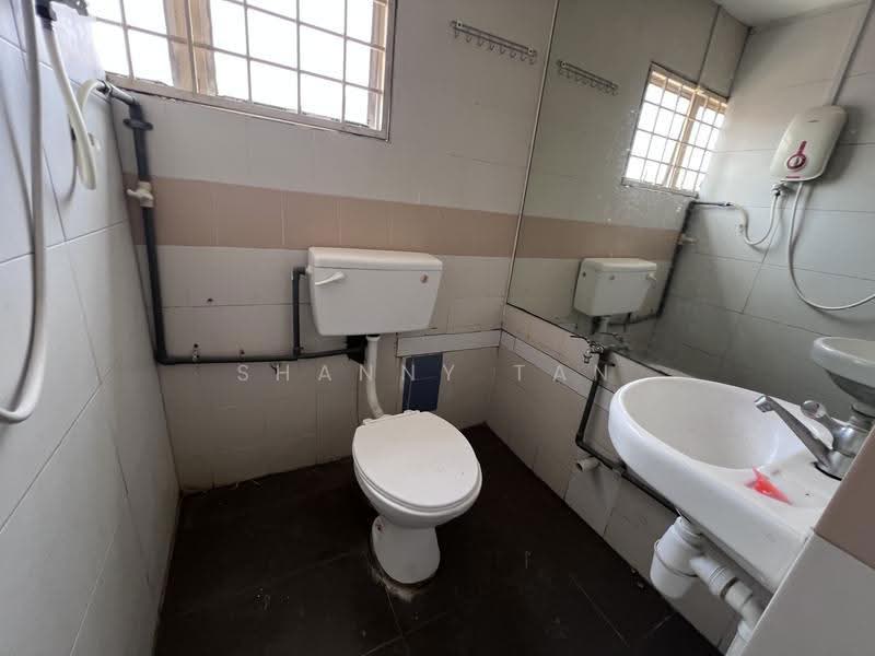 Terraced House for Sale in Bandar Sungai Long (Selangor) - Shanny Tan - Bathroom - PropertyGuru.com.my
