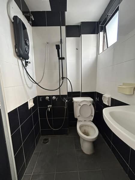Pangsapuri untuk Dijual di Fair View Apartment - Evelyn Heng - Bathroom - PropertyGuru.com.my
