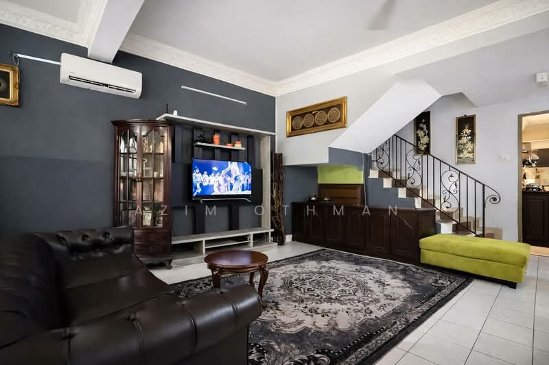 Rumah Teres untuk Dijual di Taman Bukit Subang (Shah Alam) - Azim Othman - Living Room - PropertyGuru.com.my