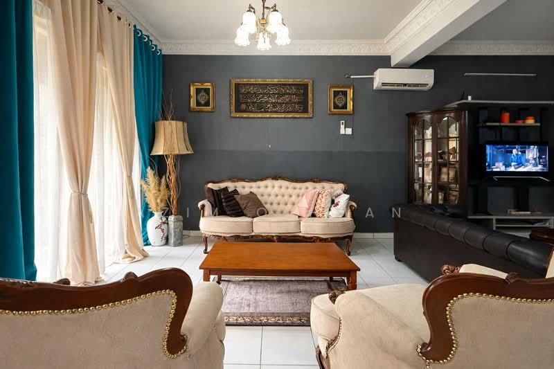 Rumah Teres untuk Dijual di Taman Bukit Subang (Shah Alam) - Azim Othman - Living Room - PropertyGuru.com.my