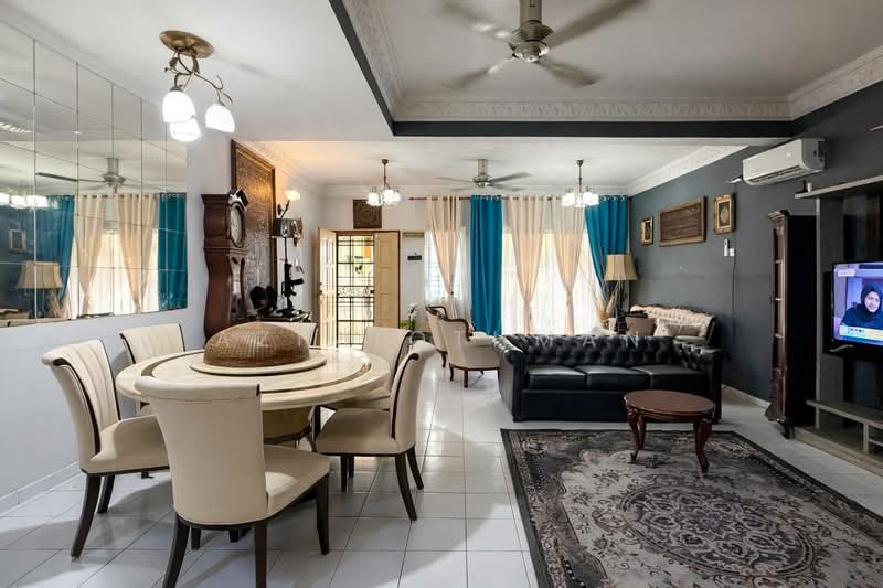 Rumah Teres untuk Dijual di Taman Bukit Subang (Shah Alam) - Azim Othman - Living Room - PropertyGuru.com.my