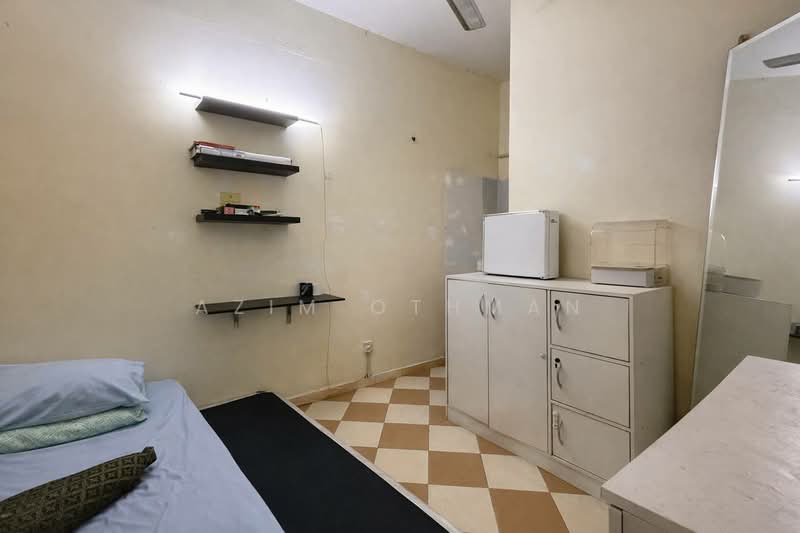 Rumah Teres untuk Dijual di Taman Bukit Subang (Shah Alam) - Azim Othman - Bedroom - PropertyGuru.com.my