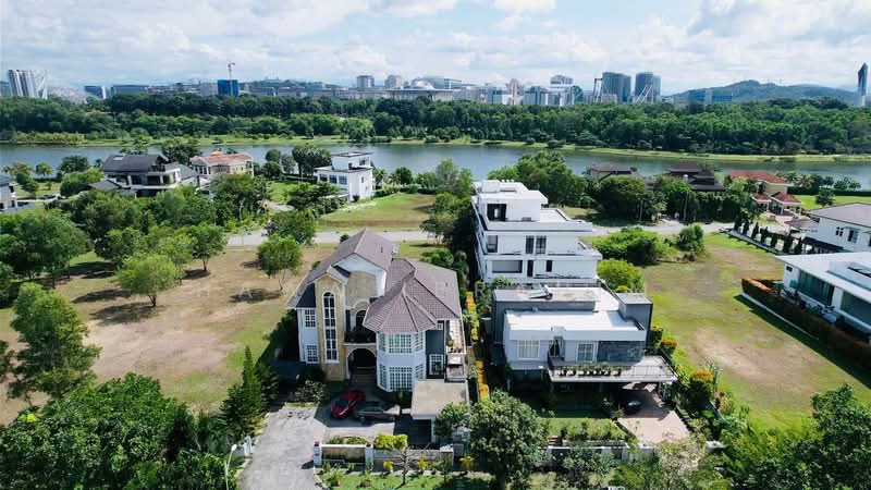 Bungalow for Sale in Perdana Lakeview East (Cyberjaya) - Hawa Ibrahim - Exterior - PropertyGuru.com.my