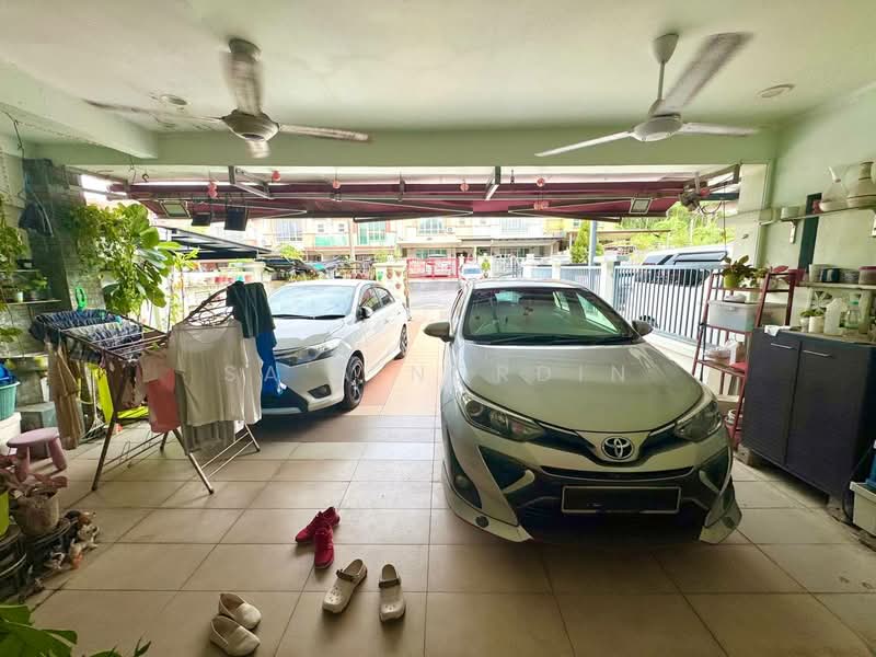 Rumah Teres 2 Tingkat untuk Dijual di Taman Mutiara Indah (Puchong) - Sa'a Nordin - Car Park - PropertyGuru.com.my