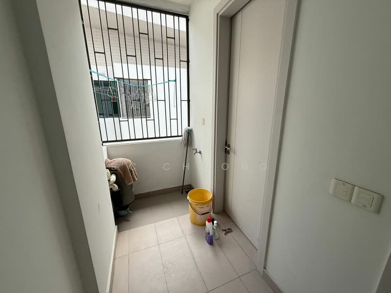 Kondominium untuk Disewa di The LIGHT COLLECTION II - SC Choong - Balcony - PropertyGuru.com.my