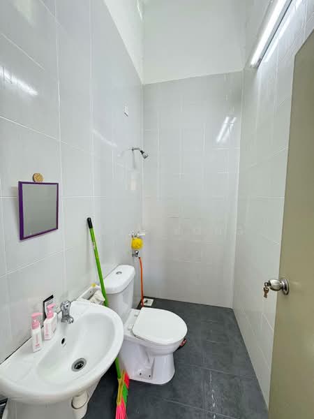 2-storey Terraced House for Sale in Kangkar Pulai (Skudai) - Seven Kong - Bathroom - PropertyGuru.com.my