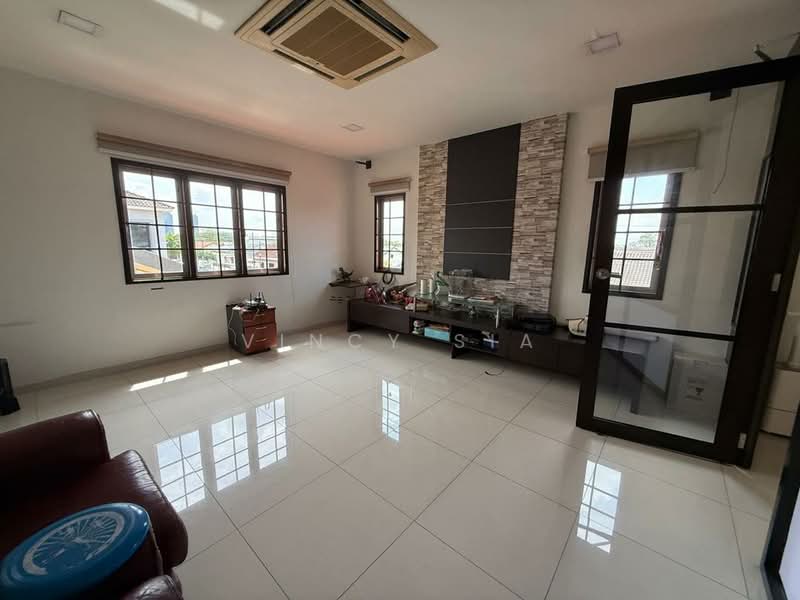Rumah Banglo untuk Dijual di Taman Kebun Teh (Johor Bahru) - Vincy Sia - Living Room - PropertyGuru.com.my