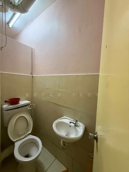 Pangsapuri untuk Dijual di Pangsapuri Seri Nipah - Bryan Yeoh - Bathroom - PropertyGuru.com.my
