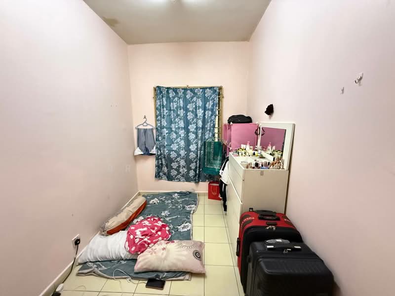 Pangsapuri untuk Dijual di Pangsapuri Seri Nipah - Bryan Yeoh - Bedroom - PropertyGuru.com.my
