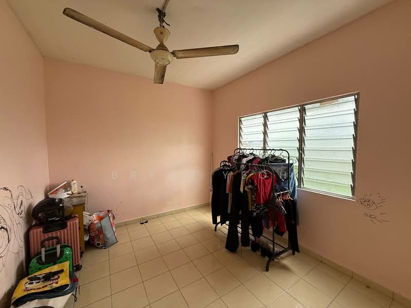 Pangsapuri untuk Dijual di Pangsapuri Seri Nipah - Bryan Yeoh - Bedroom - PropertyGuru.com.my