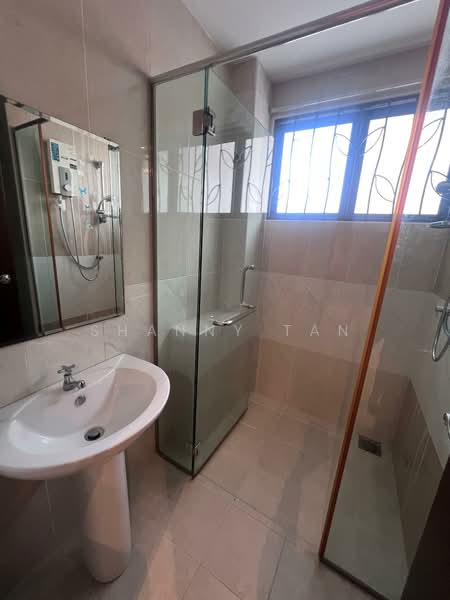 Rumah Berkembar untuk Dijual di Bandar Sungai Long (Selangor) - Shanny Tan - Bathroom - PropertyGuru.com.my