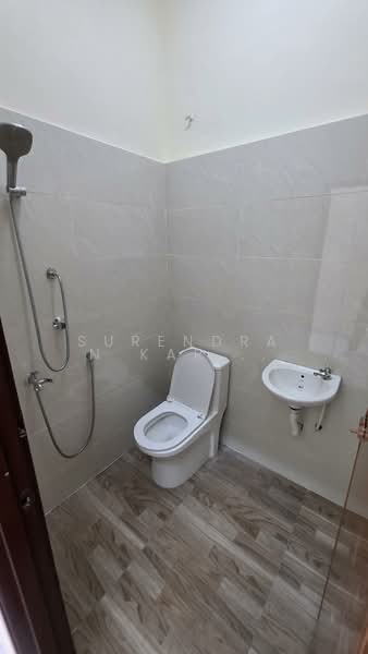 1-storey Terraced House for Sale in Taman Sri Andalas (Klang) - Surendran Karapiah - Bathroom - PropertyGuru.com.my